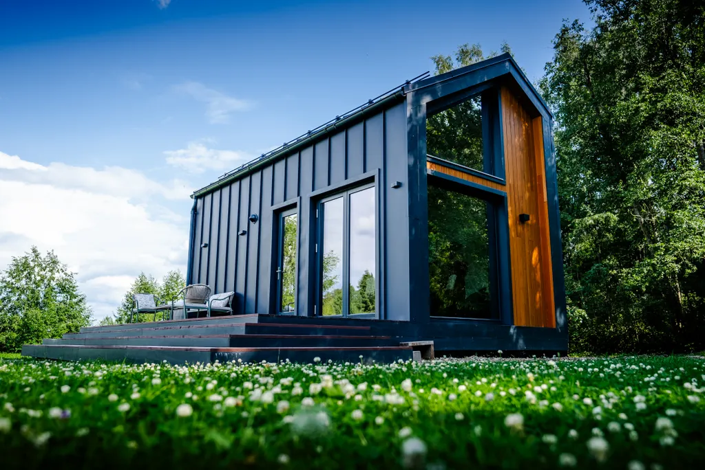 Наедине - дом в лесу