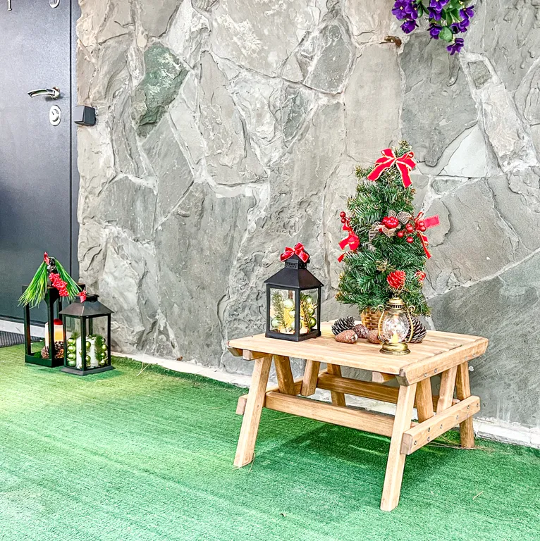 Дом сапфир с бассейном в центре