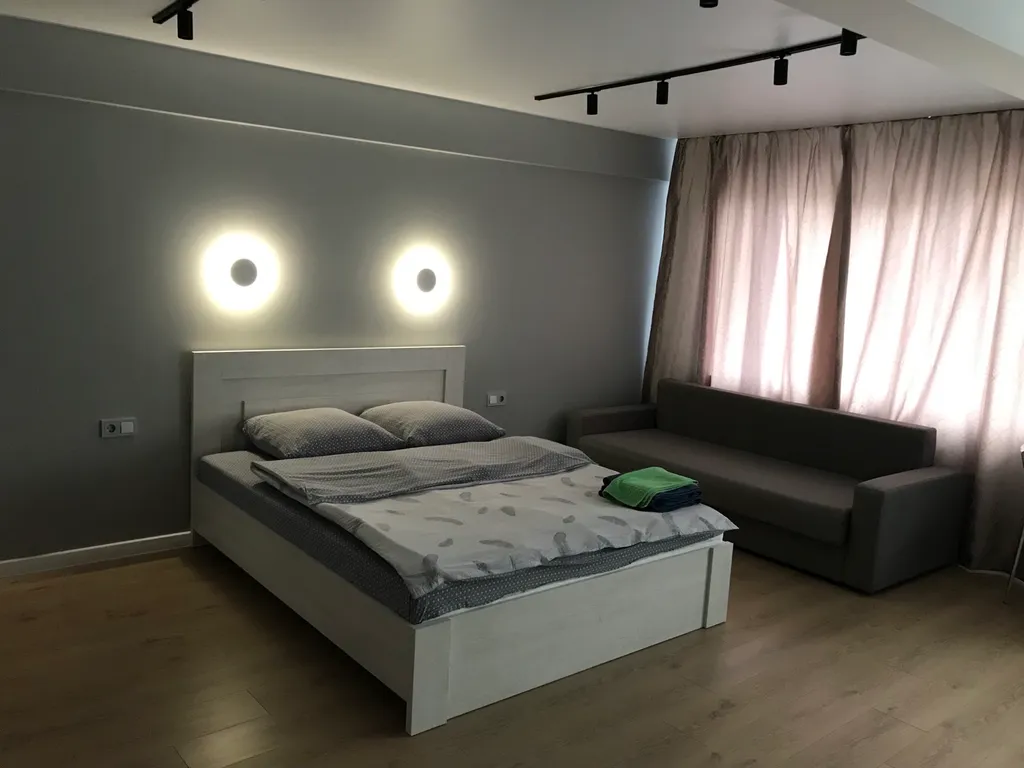 Двухкомнатная квартира студия в центре города