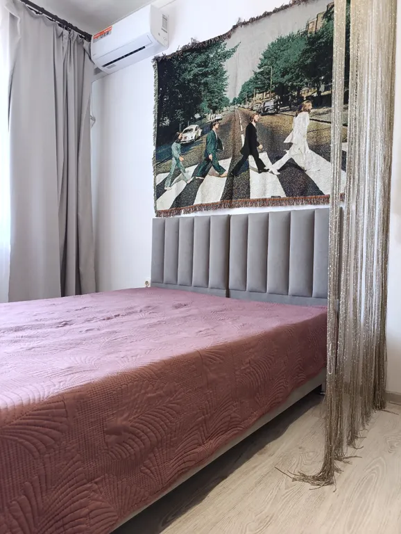 Студия рядом с остановкой трамвая