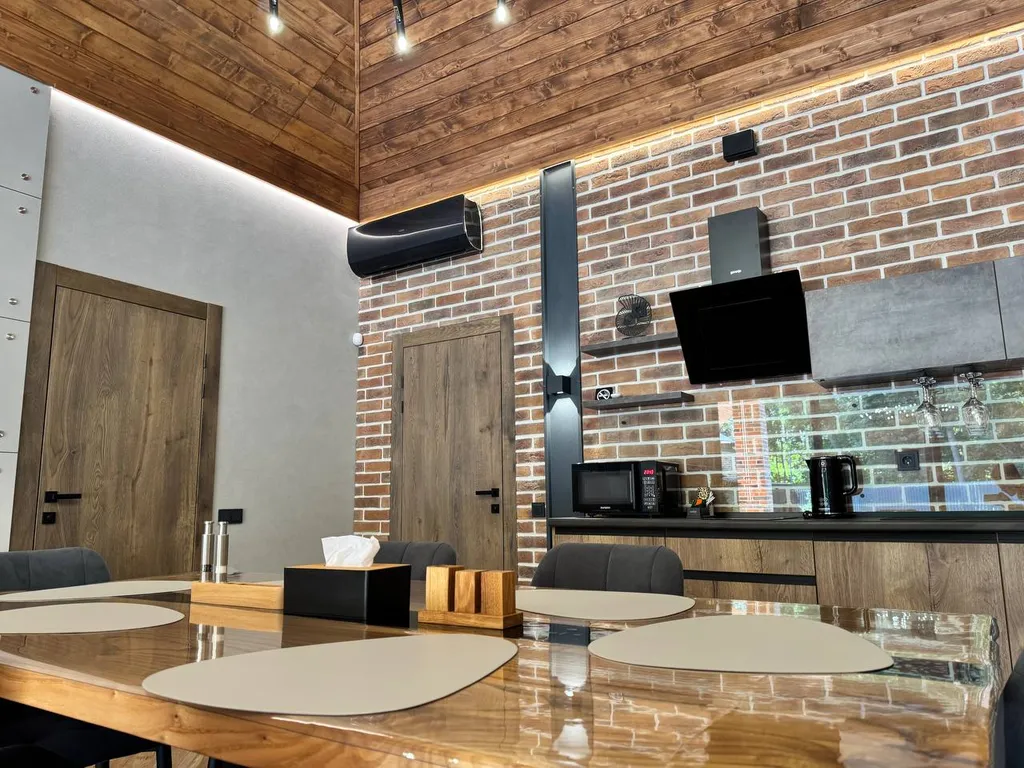 Вилла с бассейном и сауной вблизи леса