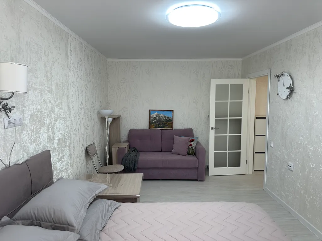 2 комнатная белая на Янышева