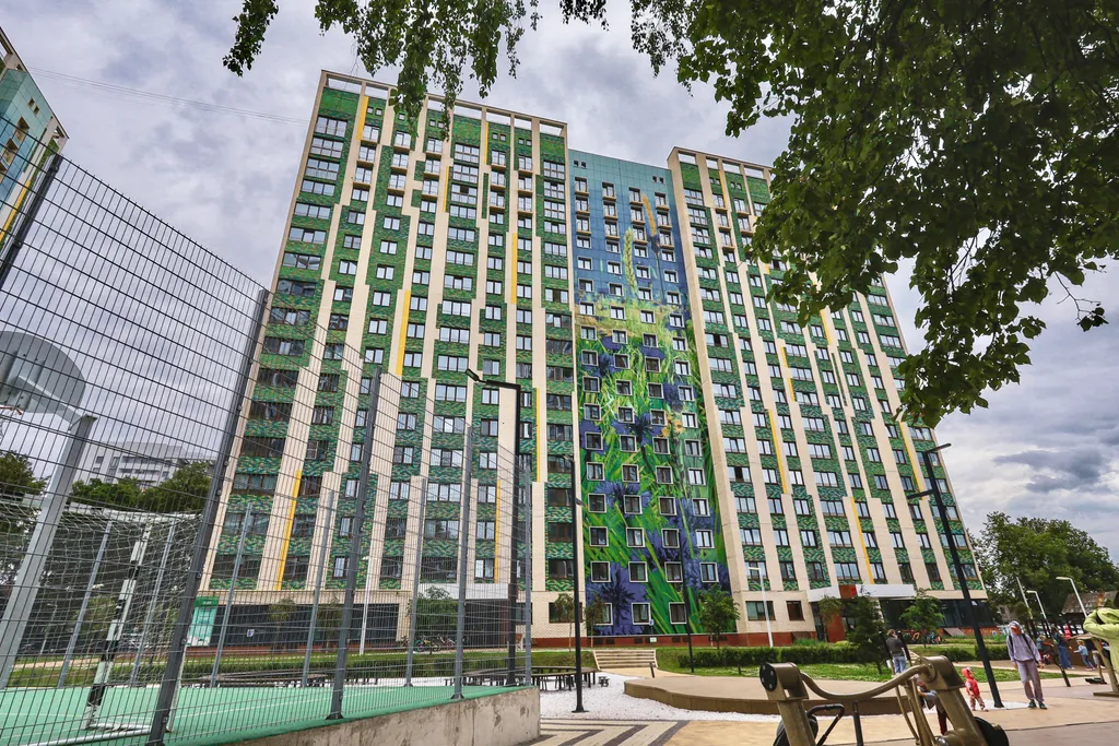 Очаровательная евродвушка с панорамным балконом