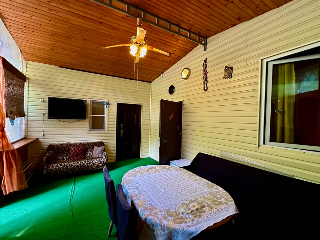 Большой семейный коттедж в Бетте