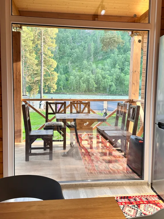 Новый круглогодичный коттедж из бруса на берегу Катуни