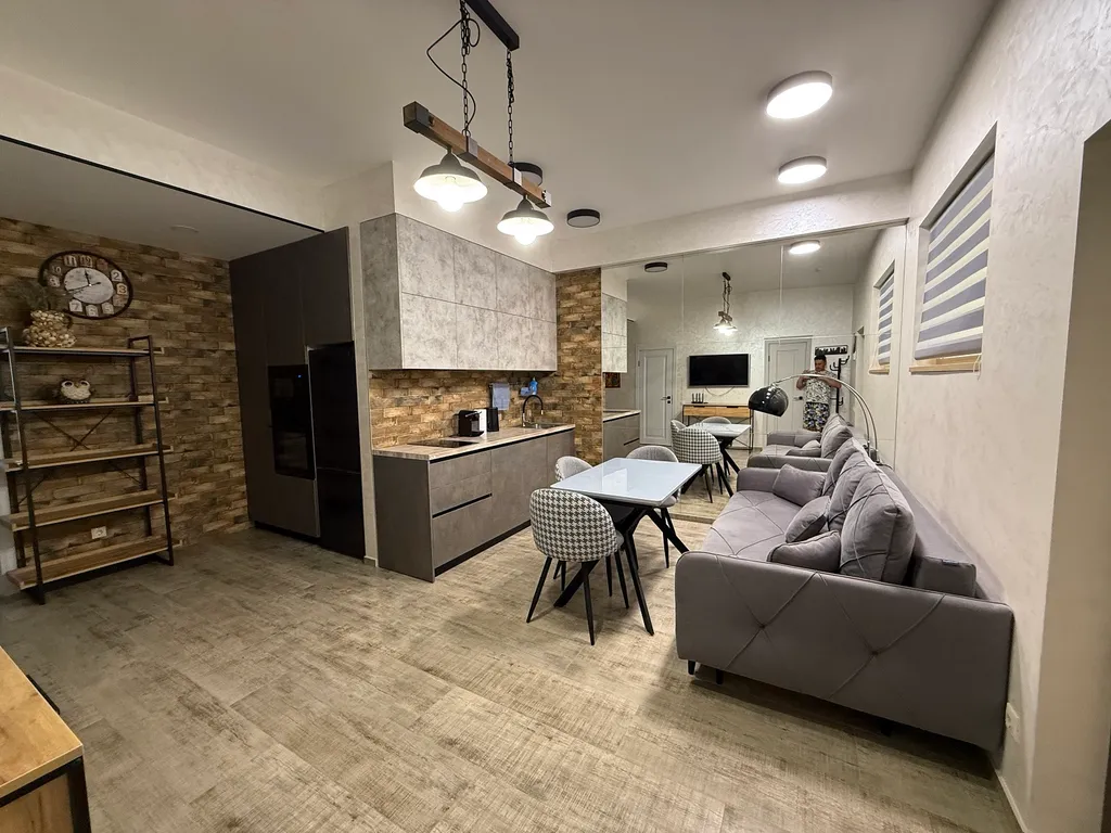 Новая дизайнерская квартира с прекрасным видом на горы