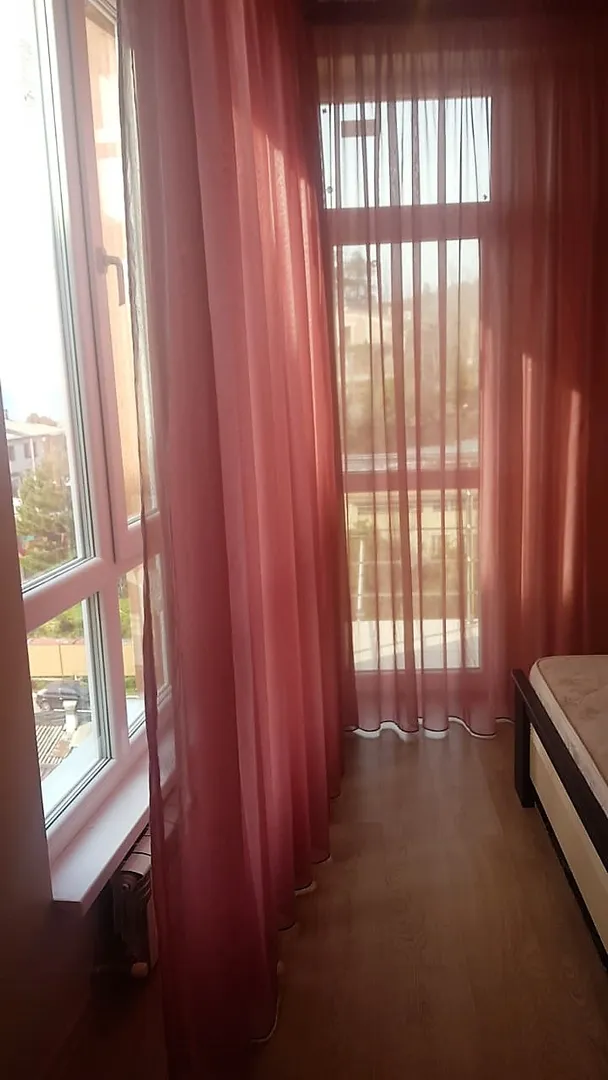 Спальня выход на балкон