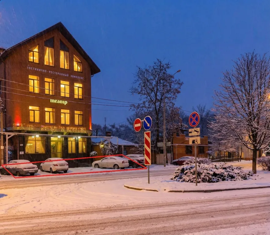 Элегантный номер с просторными окнами и высокими потолками ~ 5 метров!