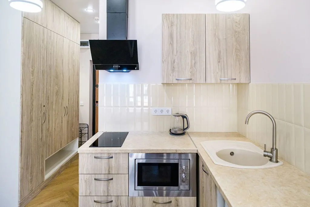 Дизайнерская светлая студия для 3 человек