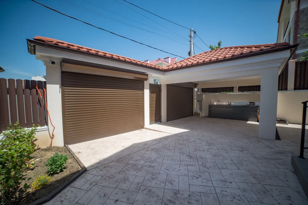 Роскошный дом с бассейном и сауной