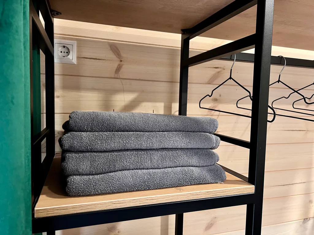 Коттедж Зеркальный дом с 2 спальнями, беседкой и мангалом — Семеновское