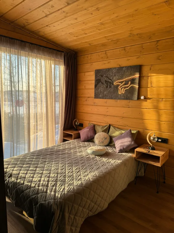 Современный дом у озера с купелью и своим катком. В феврале скидки