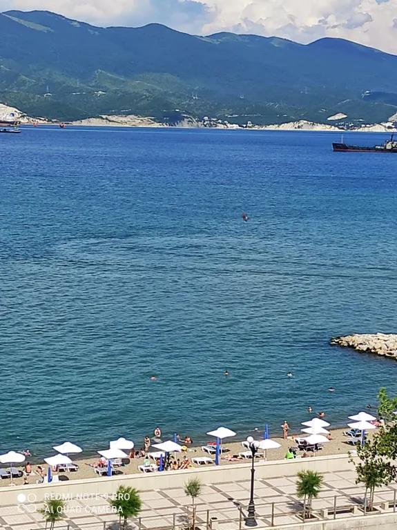 Современная 2-я большая квартира прямо на набережной с пляжем у дома