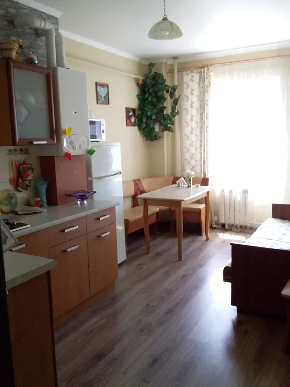 Ухоженная чистая квартира с видом на детский парк, парковка