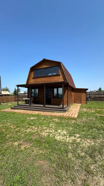 Благоустроенный дом на индивидуальной территории с видом на Байкал