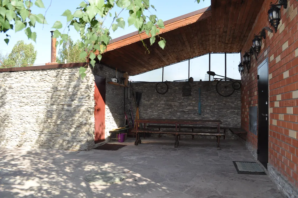 Дом-коттедж на берегу реки