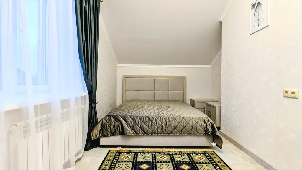 Дом с бассейном, сауной и бильярдом