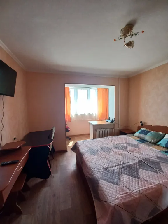 С панорамным видом на море и гору медведь (аю-даг)