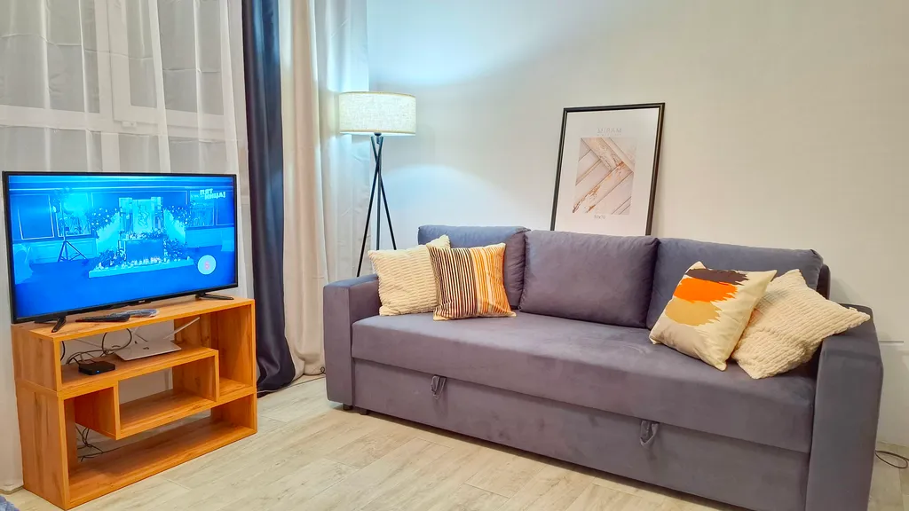 Квартира с видом на Уральские горы и реку Исеть! от 1 до 8 гостей.