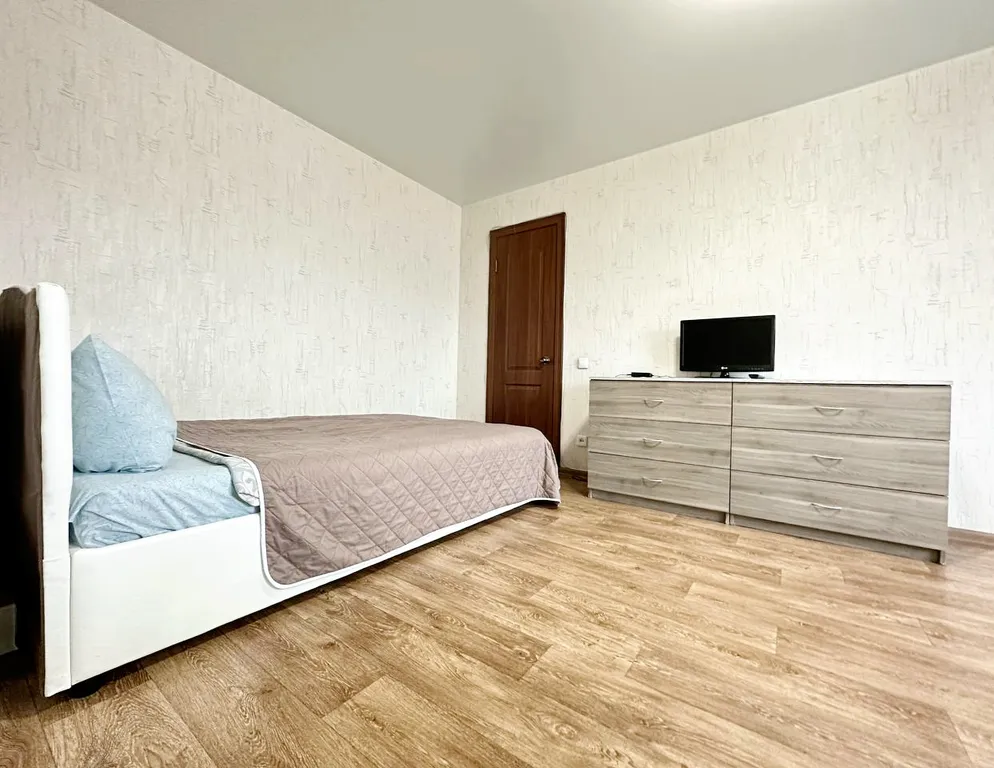 2-комнатная квартира в центре рядом с КУЗгту и РЕАцентром