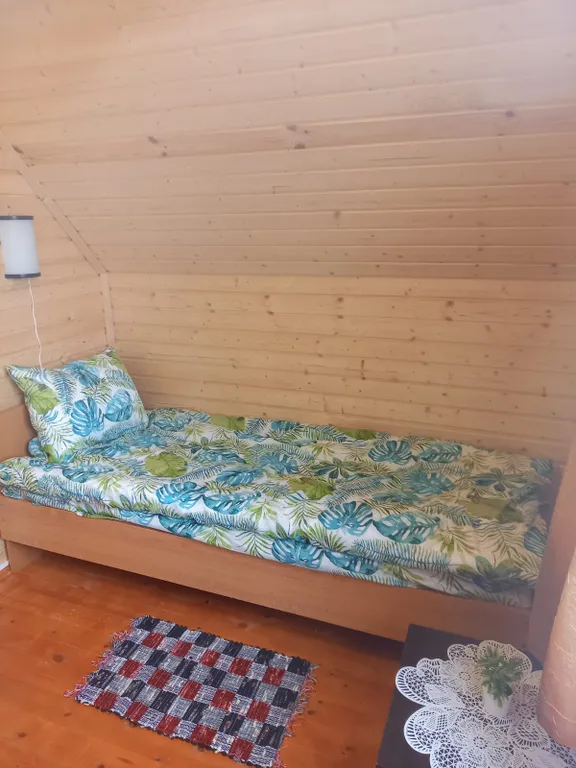 Уютный домик на берегу живописного озера