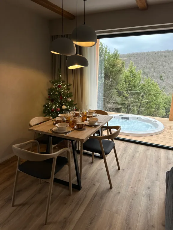 Коттедж Сосновый с джакузи на террасе