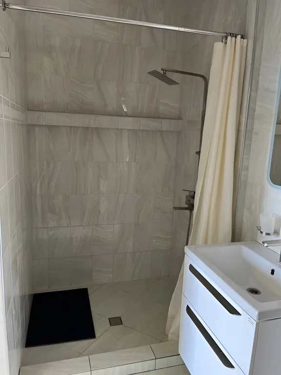 Номер на двоих в уютном отеле с ухоженной территорией на берегу моря