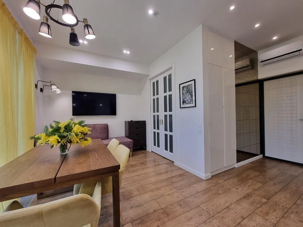 Уютная студия с бассейном