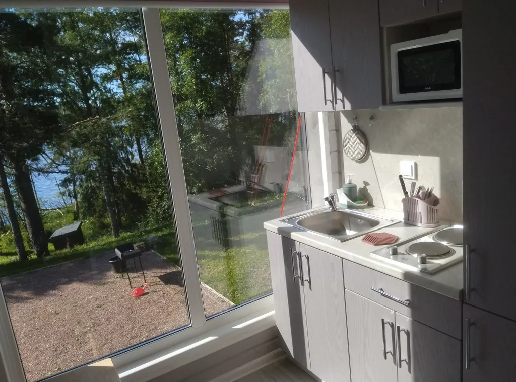 Коттедж Домик с панорамным остеклением, террасой и видом на озеро и лес — Сортавала