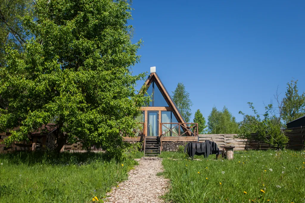 А-фрейм уютный домик у леса  с чаном