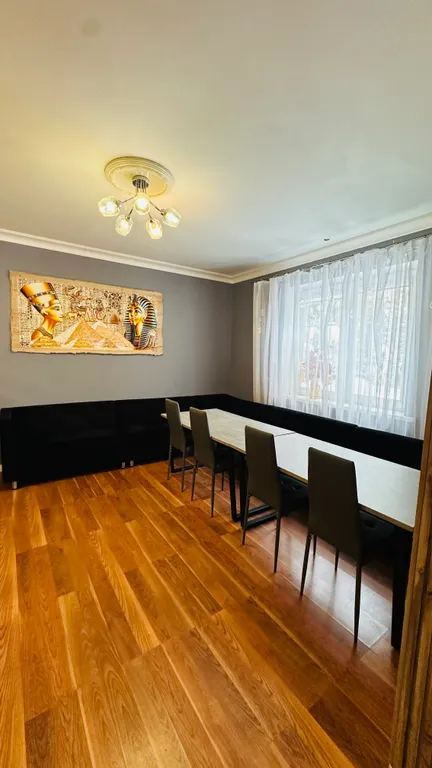 Дом с бассейном у леса