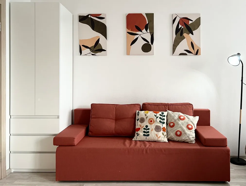 Просторная студия с лоджией и видом на город