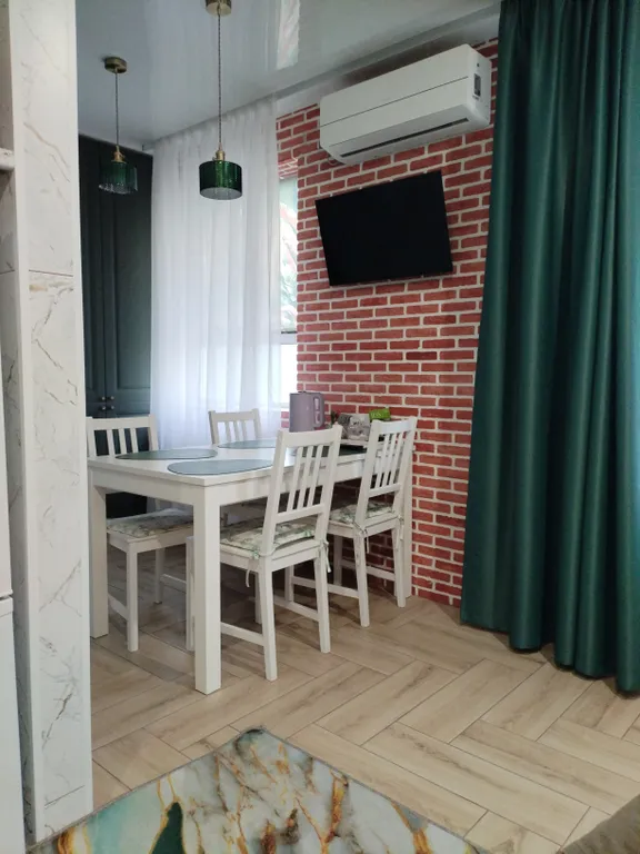 Премиум-квартира с гостиной и двумя спальнями — аренда посуточно в Волжский