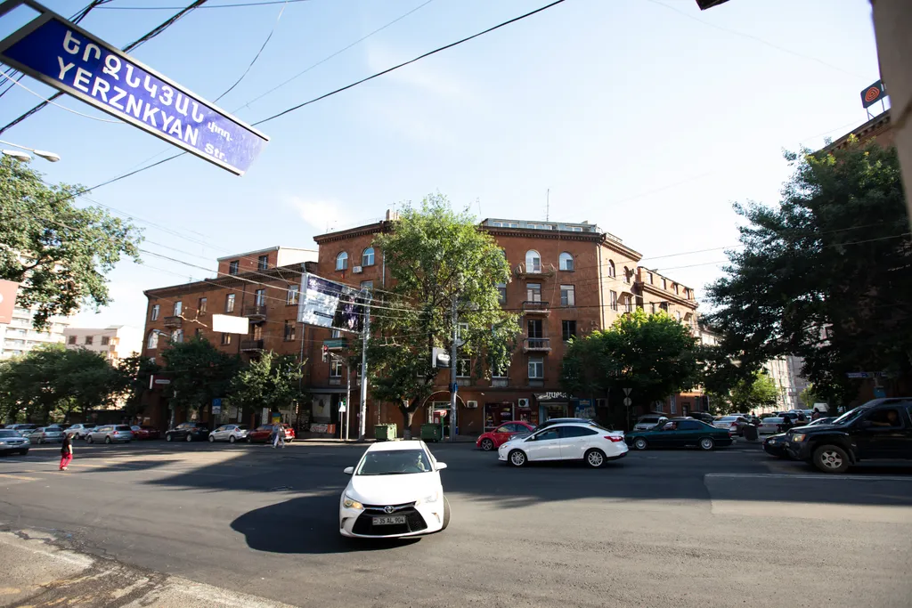 Современная квартира в центре с видом на величественный Арарат