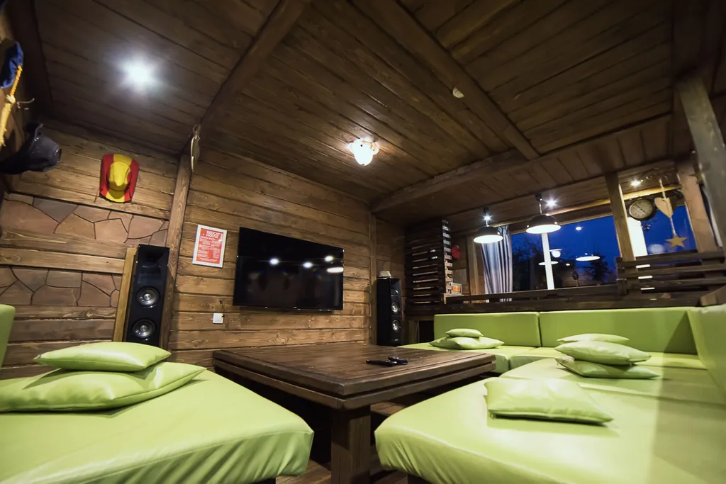 Рыжий кот - Деревянный Дом (WoodHouse)