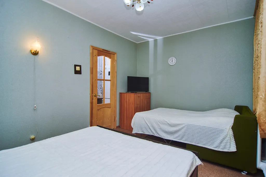 Домик с кроликами у нарзанного источника