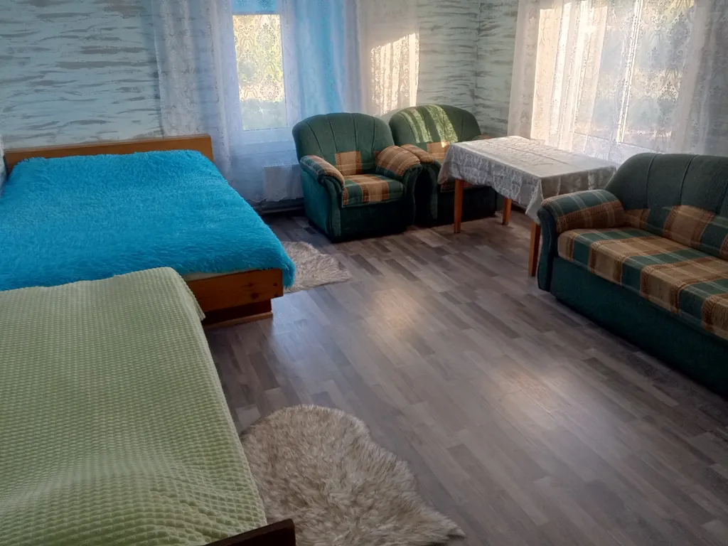 Хуторок у озера