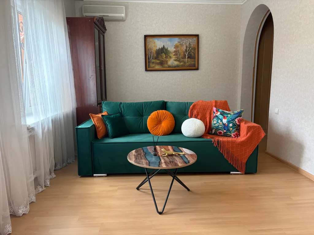 Двухэтажный дом из 5 комнат, с уютным двориком и мангалом