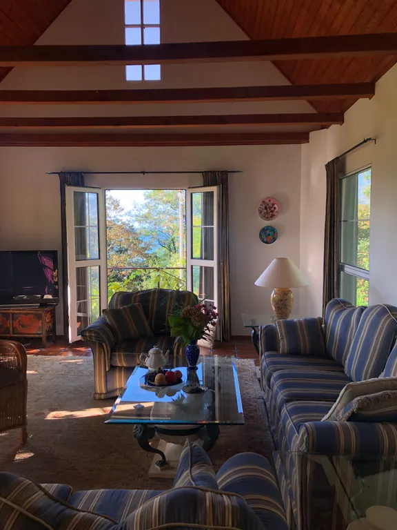 Два дома на море с бассейном и садом