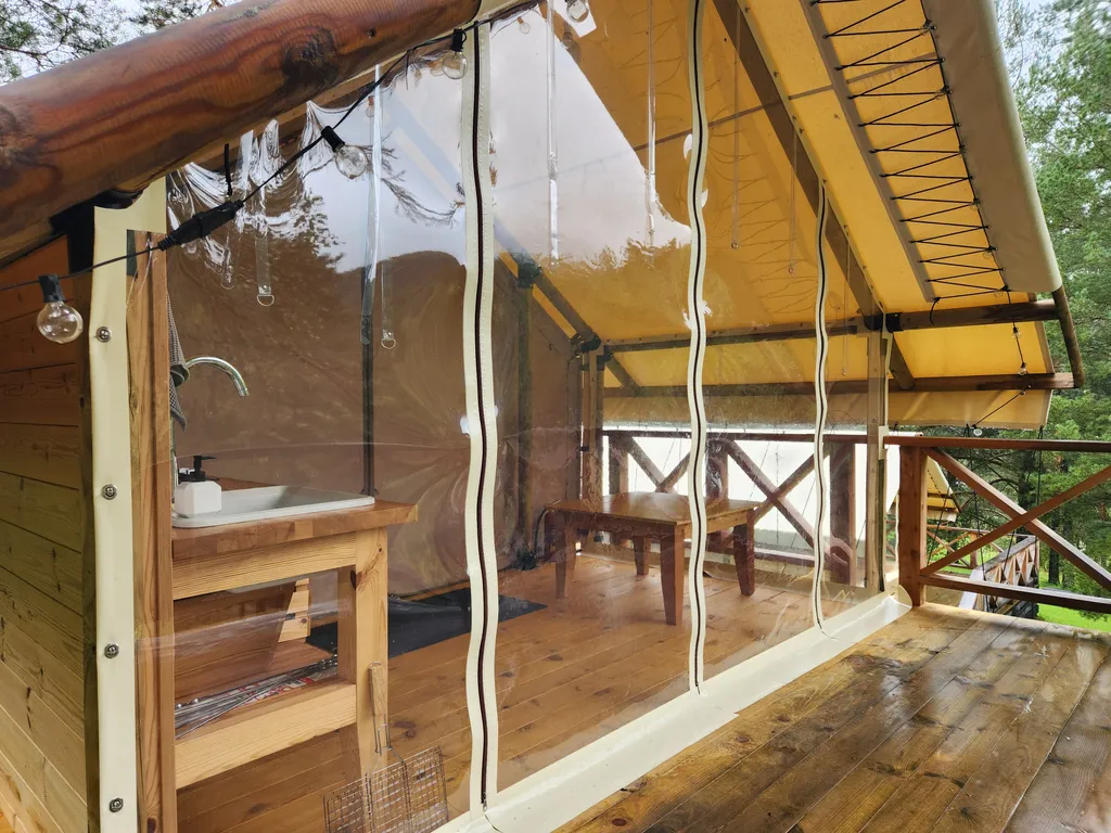 Тёплый сафари-тент с видом на горы