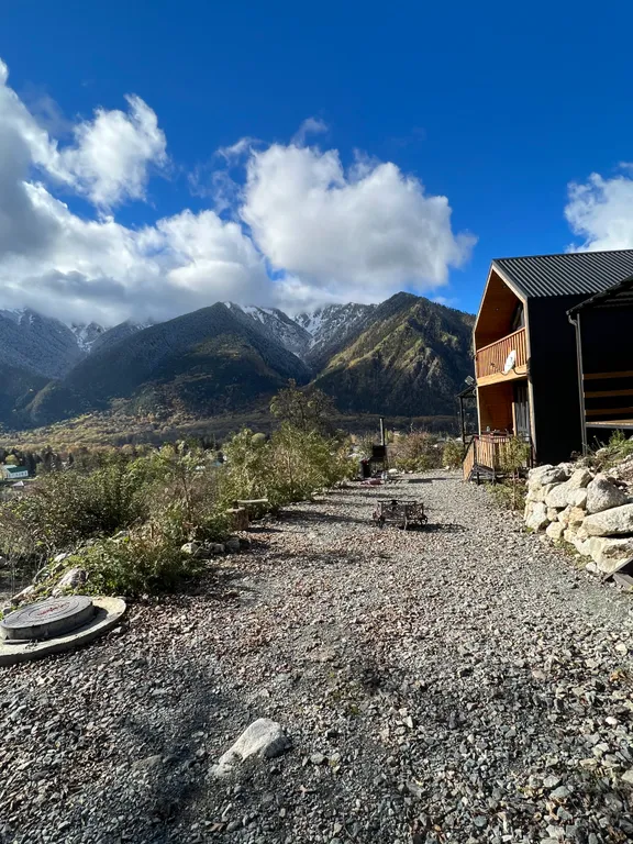 Дом в лесу с видом на горы Барнхаус Барс