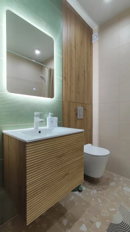 Студия с видом на город