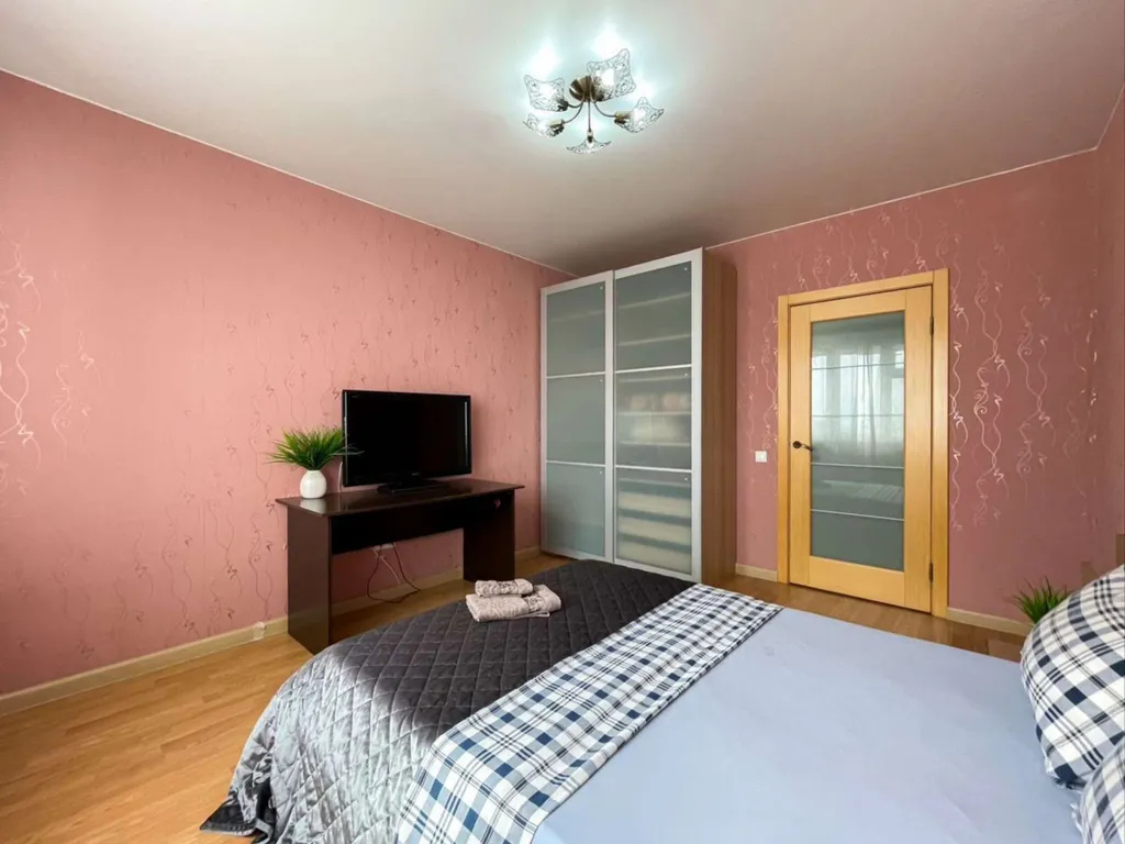 Квaртиpa с хоpoшим peмoнтoм c тpемя изолировaнными комнатaми