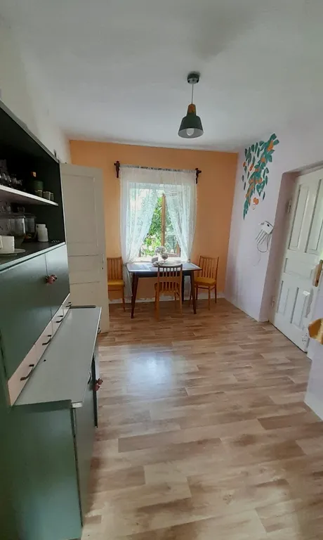 Большой двухэтажный дом с видом на горы