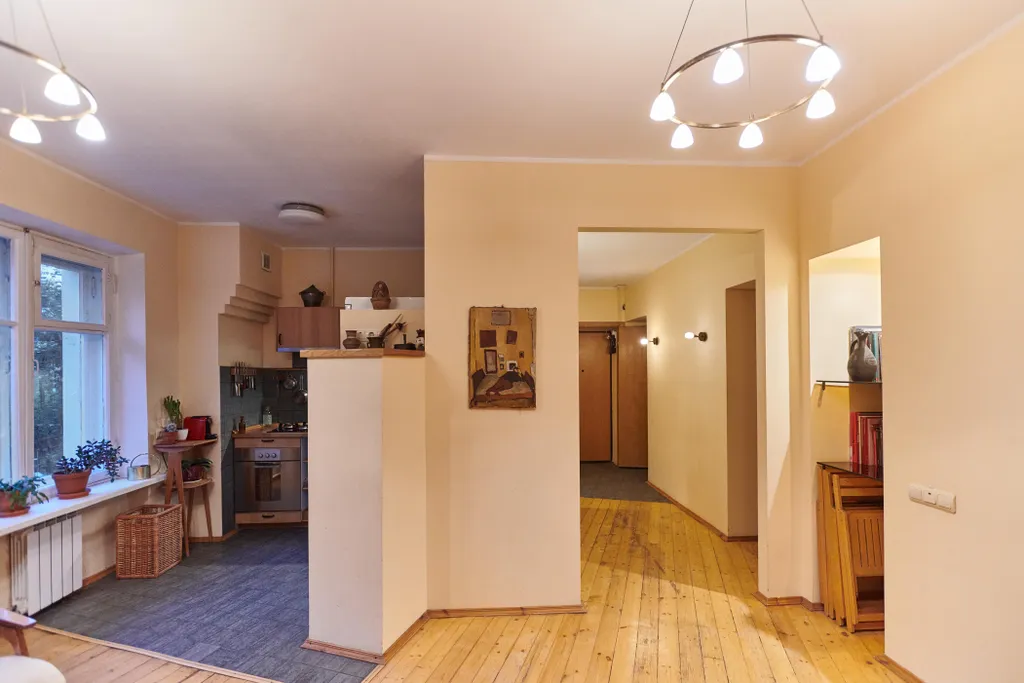 Квартира Квартира Старинная мебель в лучах солнца — Москва