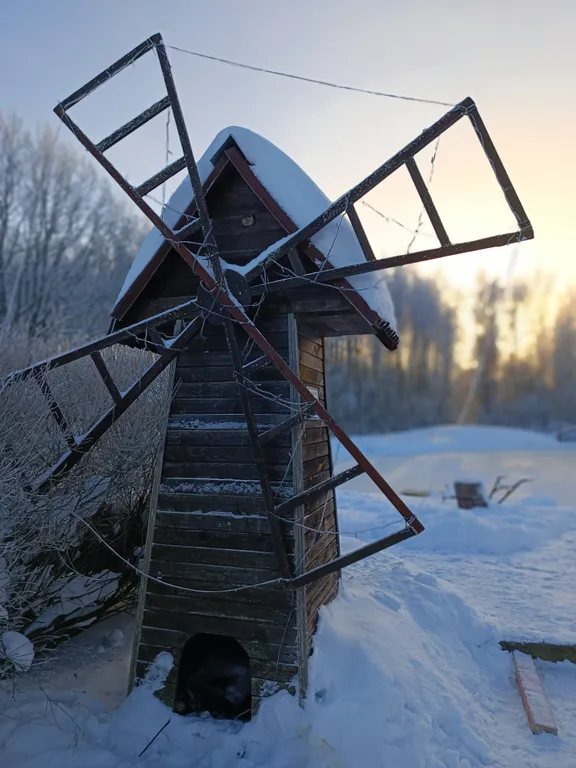 Дом у пруда