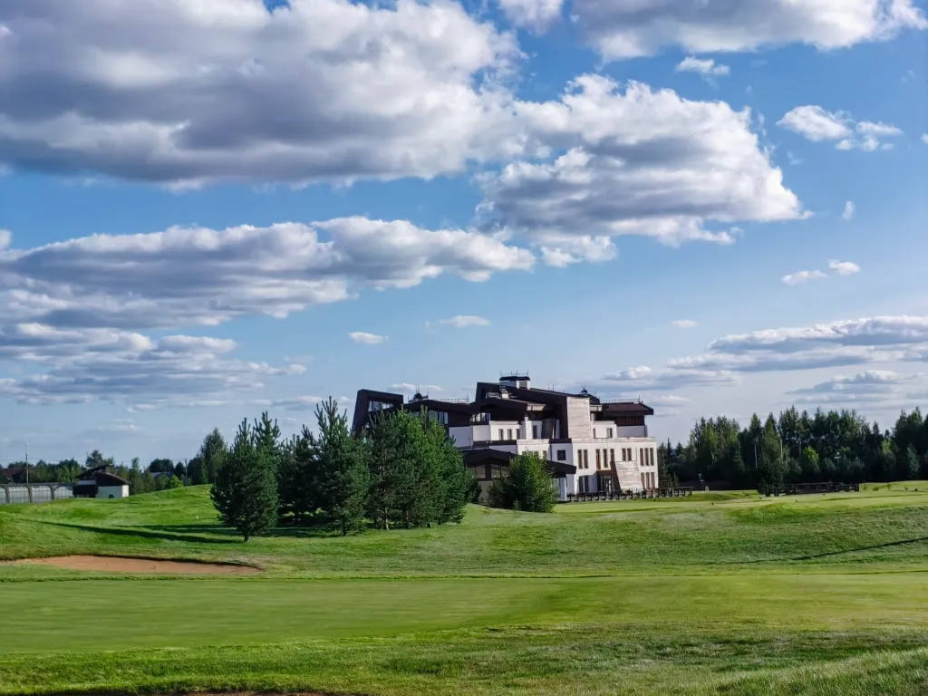 Студия в доме у озера