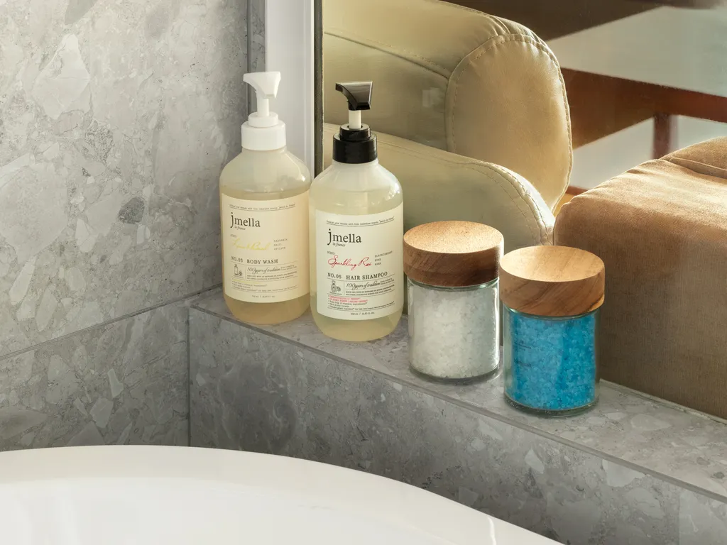 Квартира с джакузи, камином и панорамным видом на море