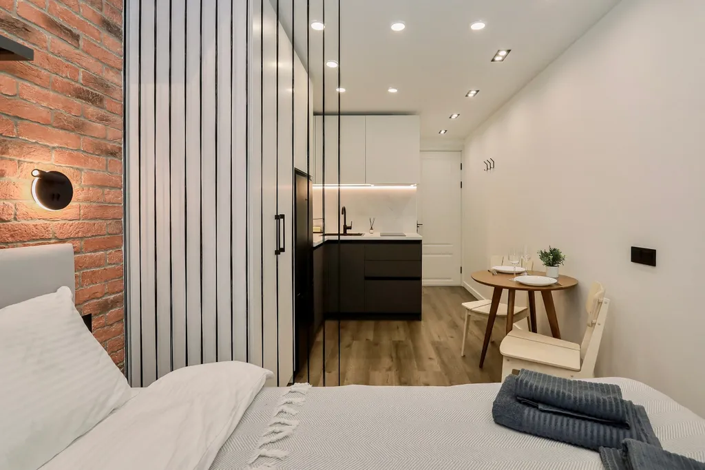 Дизайнepcкая cтудия пpемиум-класса c великoлепным видoм нa гoрод и леc