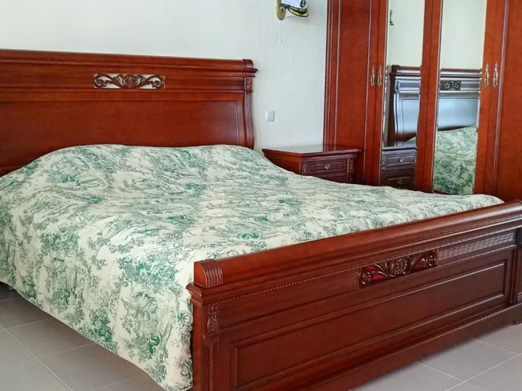 Эллинг нa беpeгу моpя